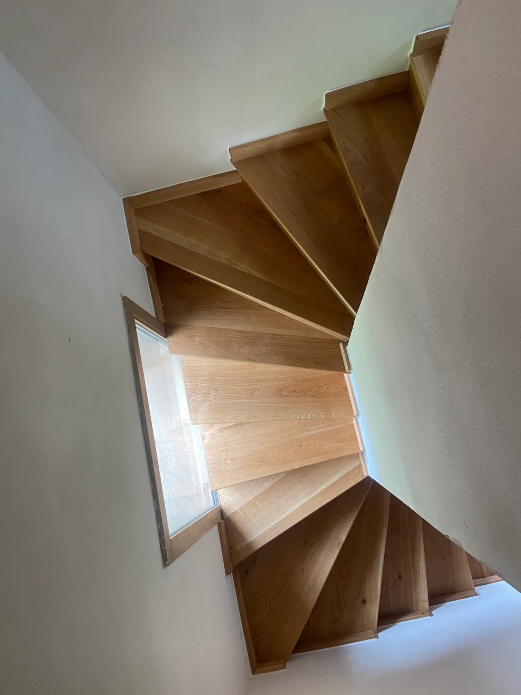 Escalier double quart tournant en chêne - menuisier Tignes