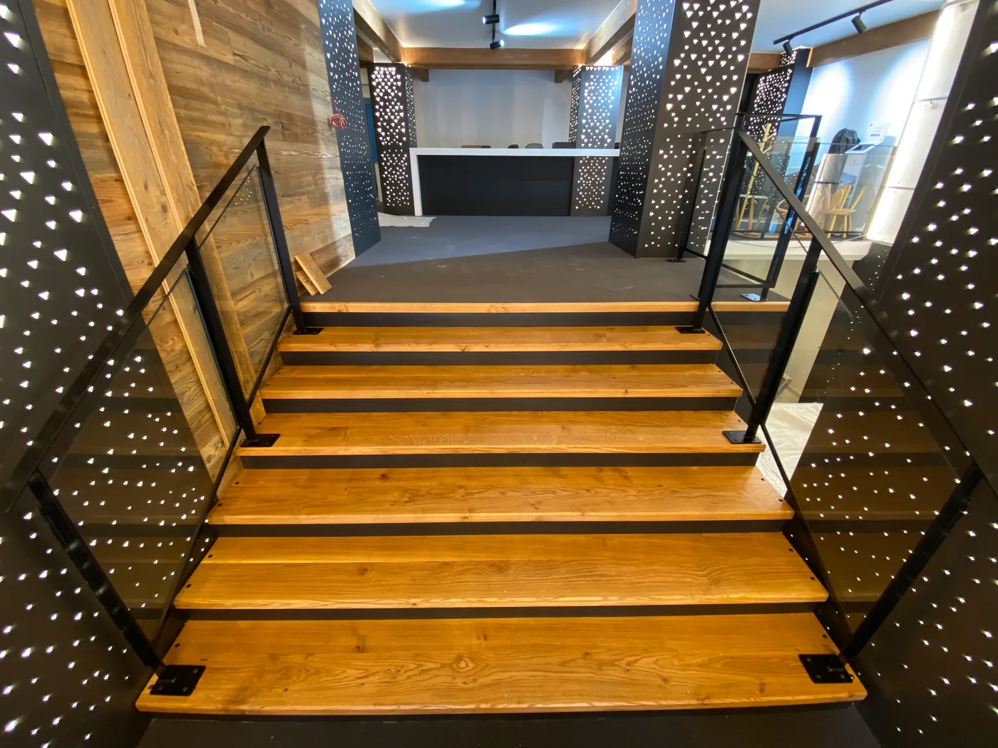 Escalier de l'Office de Tourisme de Val d'Isère - menuisier Tignes